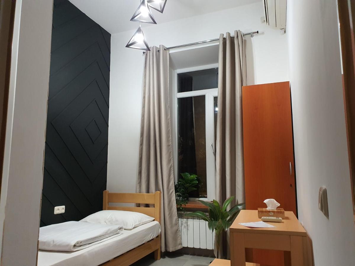 Envoy Hostel & Tours Erywań Zewnętrze zdjęcie