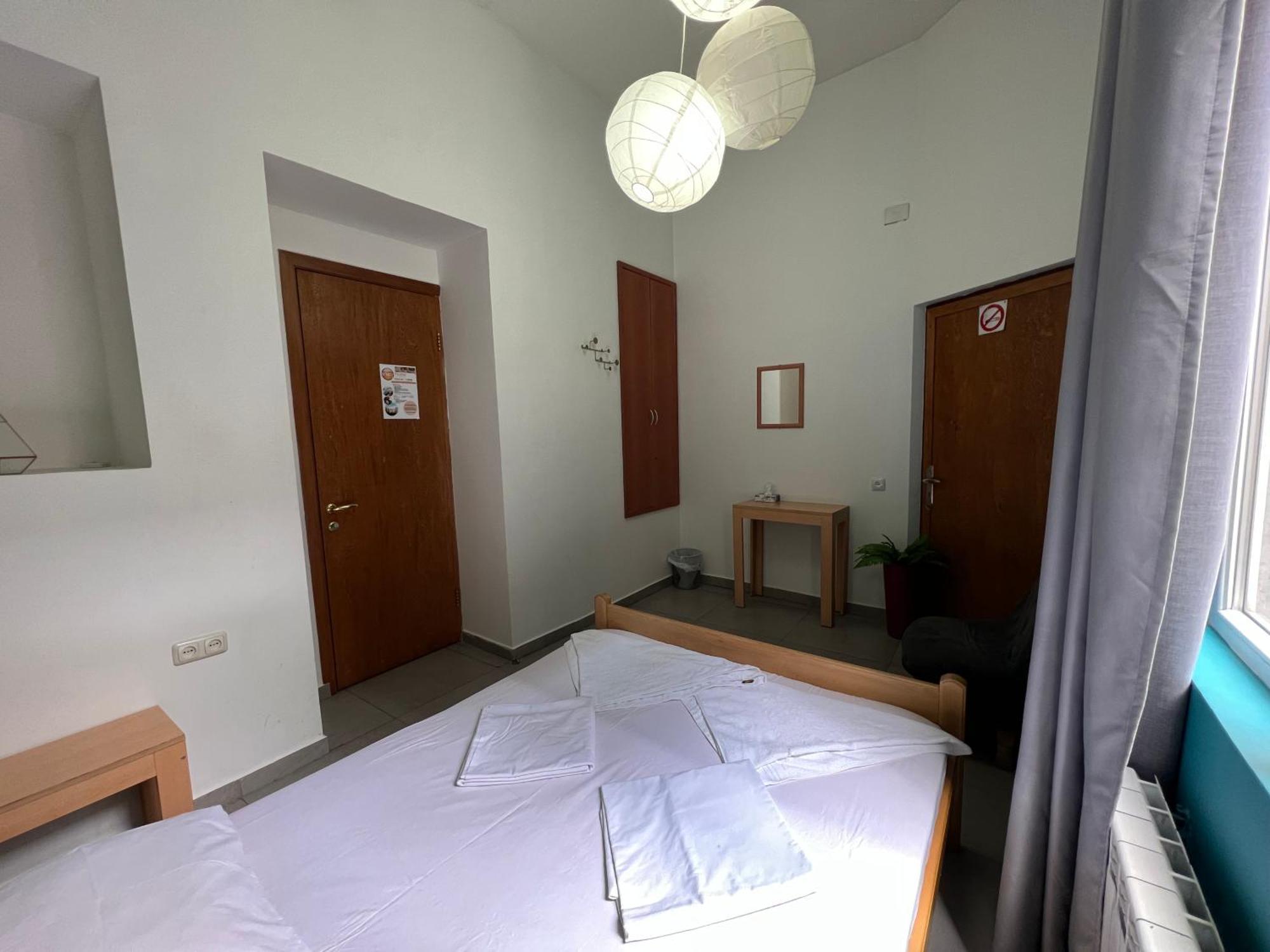 Envoy Hostel & Tours Erywań Zewnętrze zdjęcie