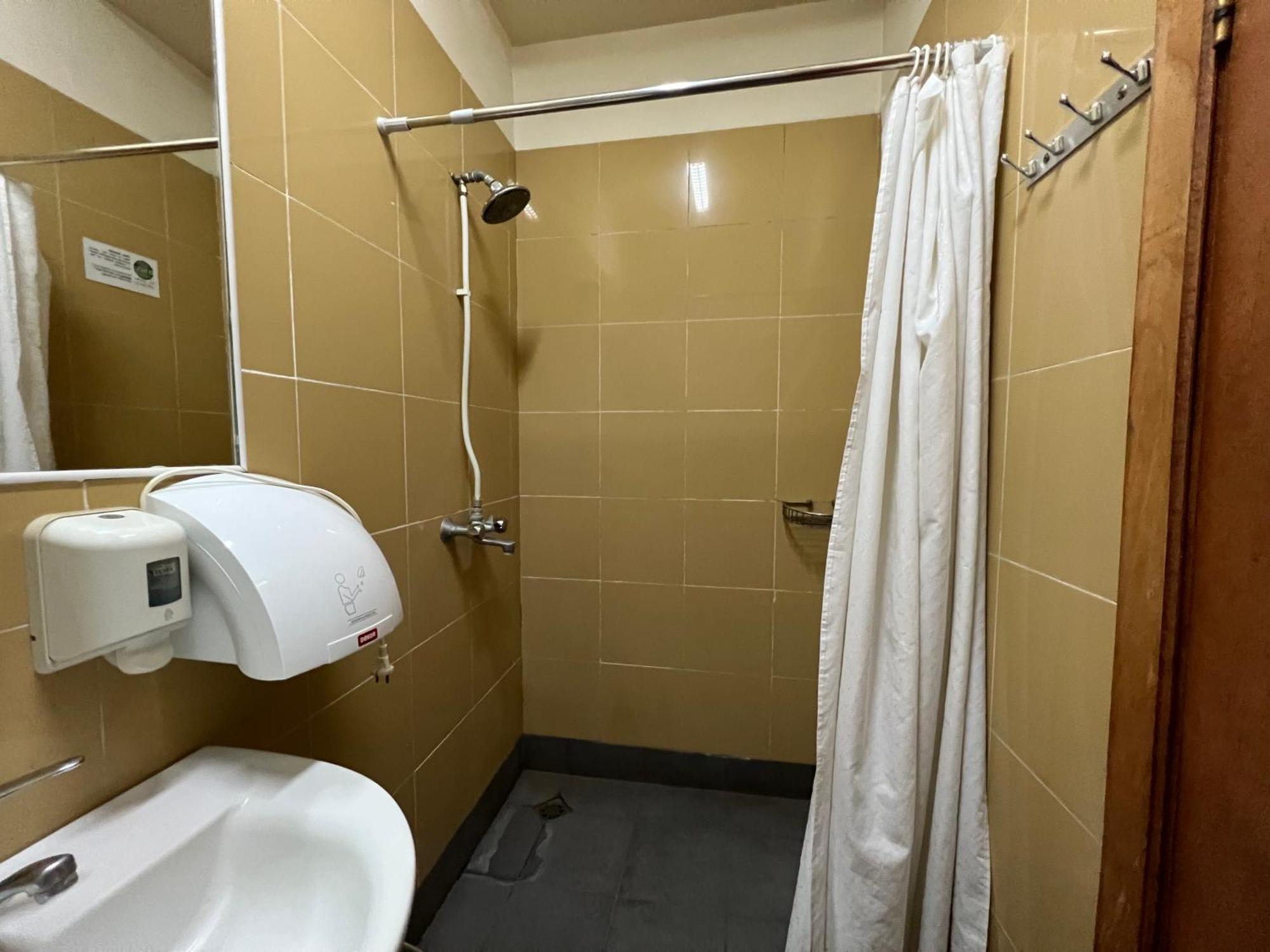 Envoy Hostel & Tours Erywań Zewnętrze zdjęcie